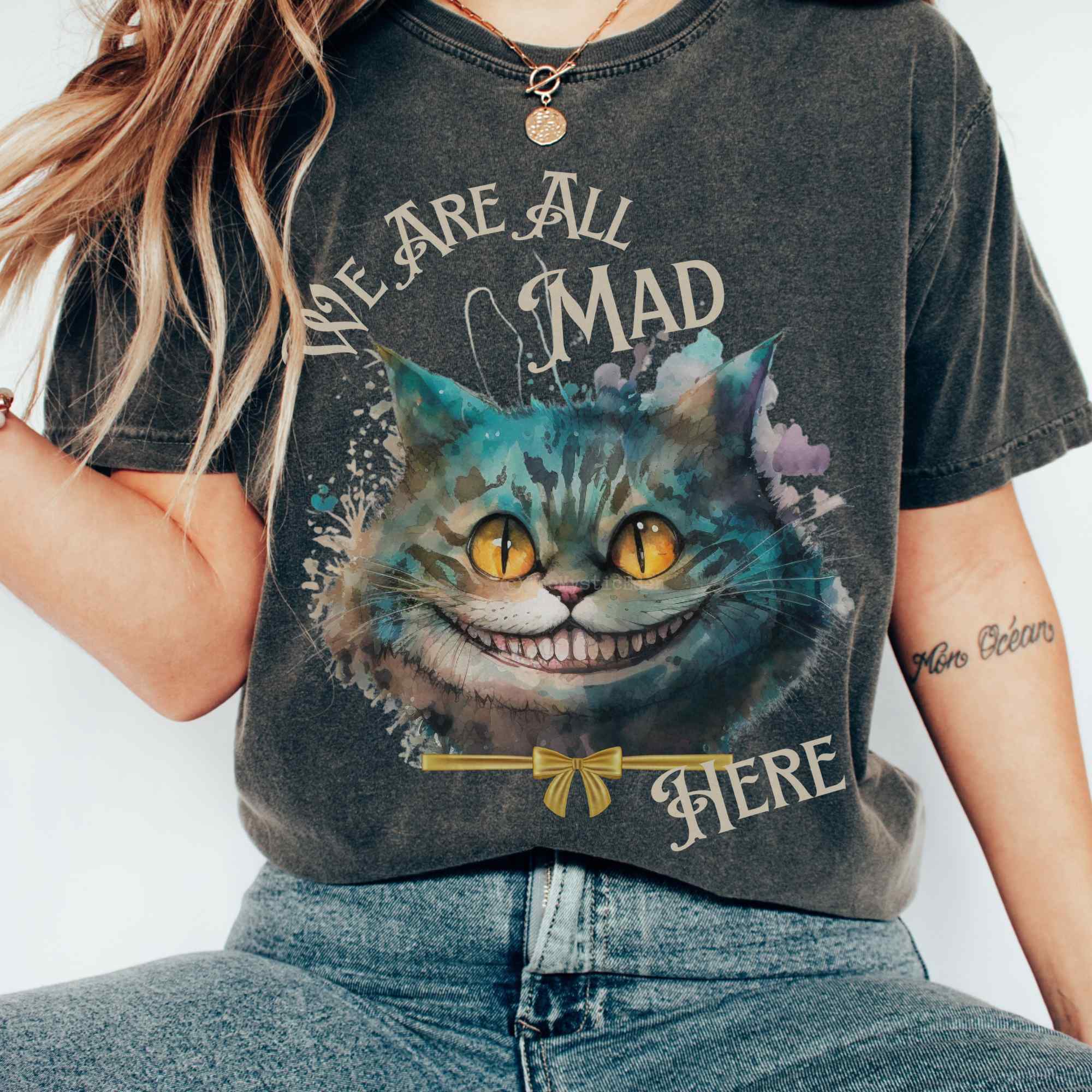 Vintage Cheshire Cat Alice In Wonderland T-Shirt Perfect Gift For Girlfriend