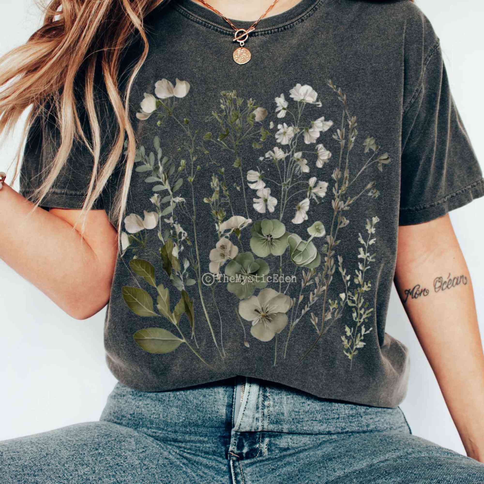 Vintage Cottagecore Sage And White Wildflower T-Shirt Best Gift For Girl